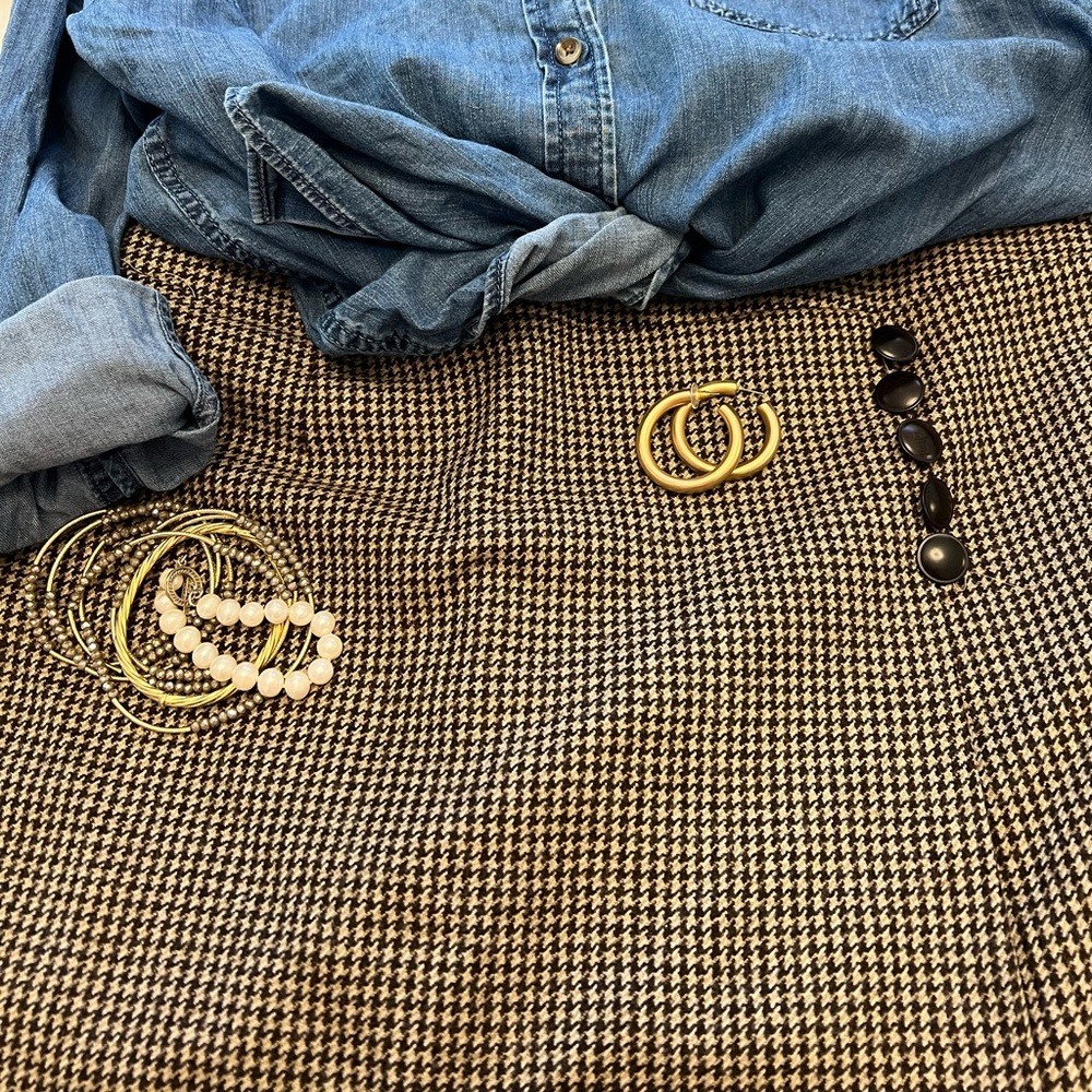 EUC Talbots brown black caramel houndstooth wool skirt. Skirt only. Size 16.